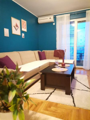 Apartment Blue eye